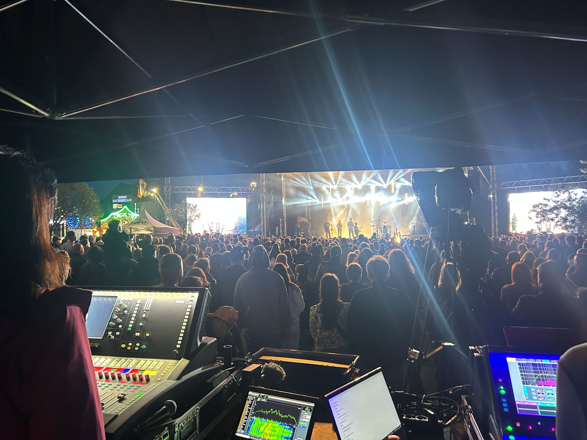 Nagłośnienie i telebim na wydarzeniu muzycznym